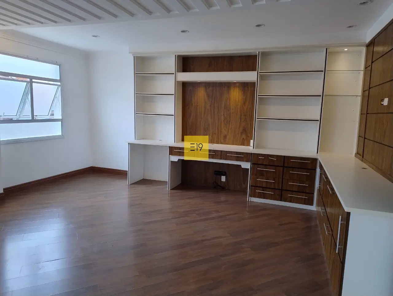 Casa à venda no Jardim Paraíso, Campinas - escritório com vista para a suíte