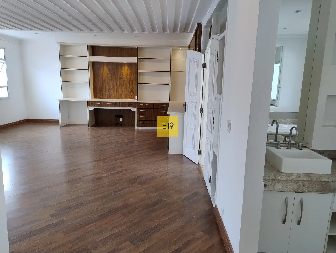 Casa à venda no Jardim Paraíso, Campinas - suíte com escritório integrado